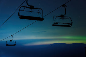 Tre liftstolar och norrsken
